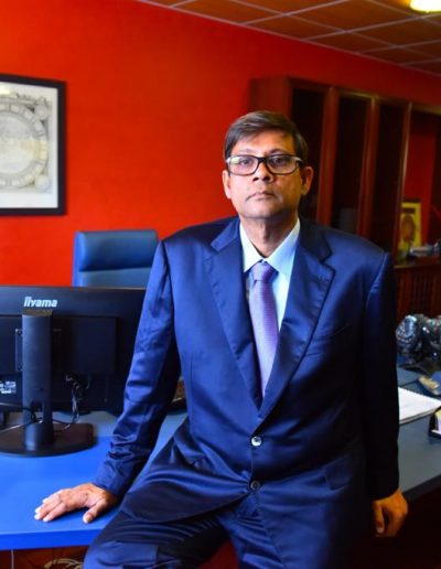 Jacques Gaddarkhan sur son bureau de direction